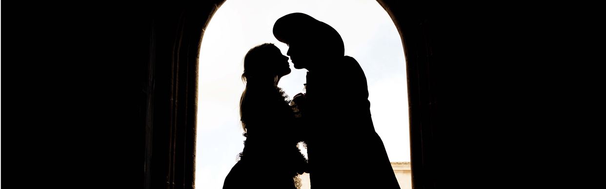 ROMEO & JULIET by William Shakespeare