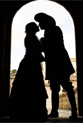 ROMEO & JULIET by William Shakespeare