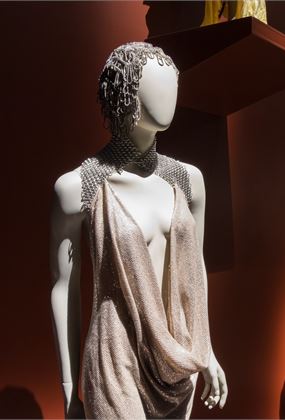 Seniors Week: Gallery Tour & Behind the Scenes (Revealing Dress)